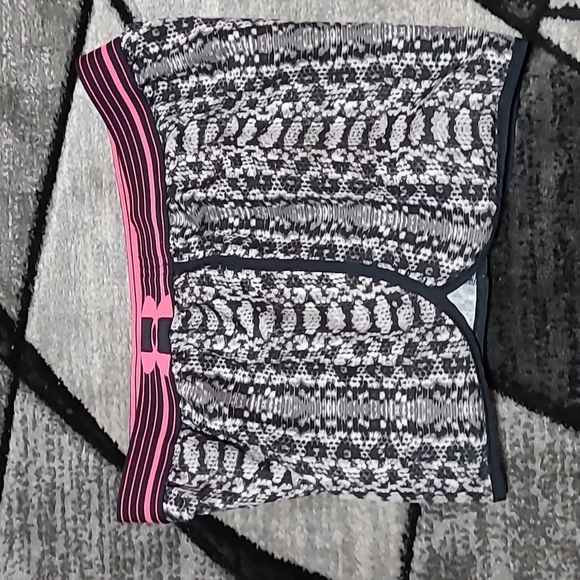 UNDER ARMOUR SNAKESKIN PRINT LOGO SHORTS PRICE FIRM - Picture 9 of 11